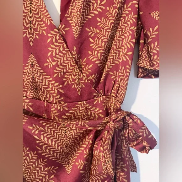 Selfie Leslie Maroon Romper with Gold Leaf Motif - Picture 7 of 8